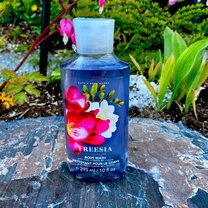 Freesia body wash new 295 ml